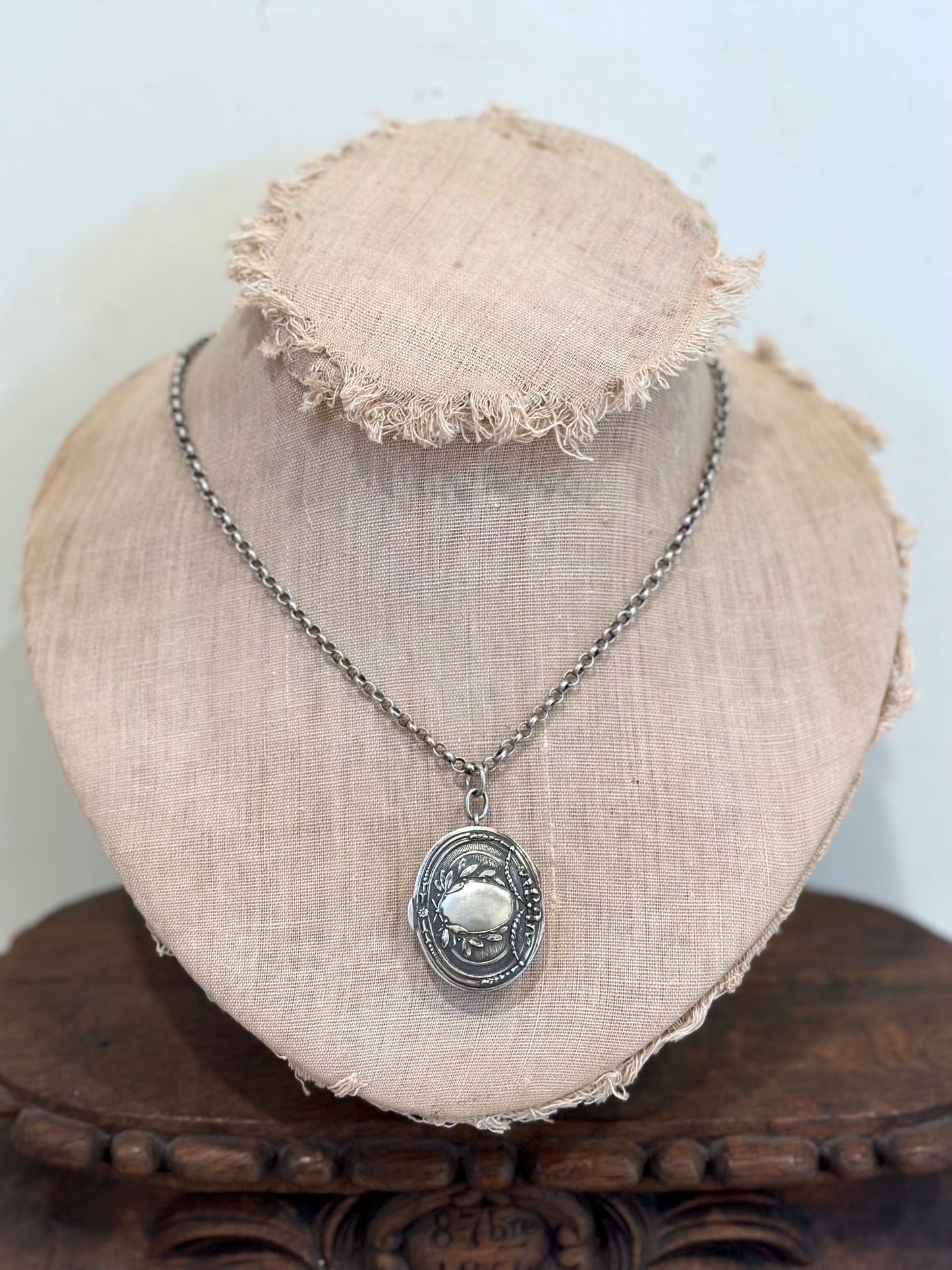 Antique French Necklace With Oval 'Poudrier' Locket