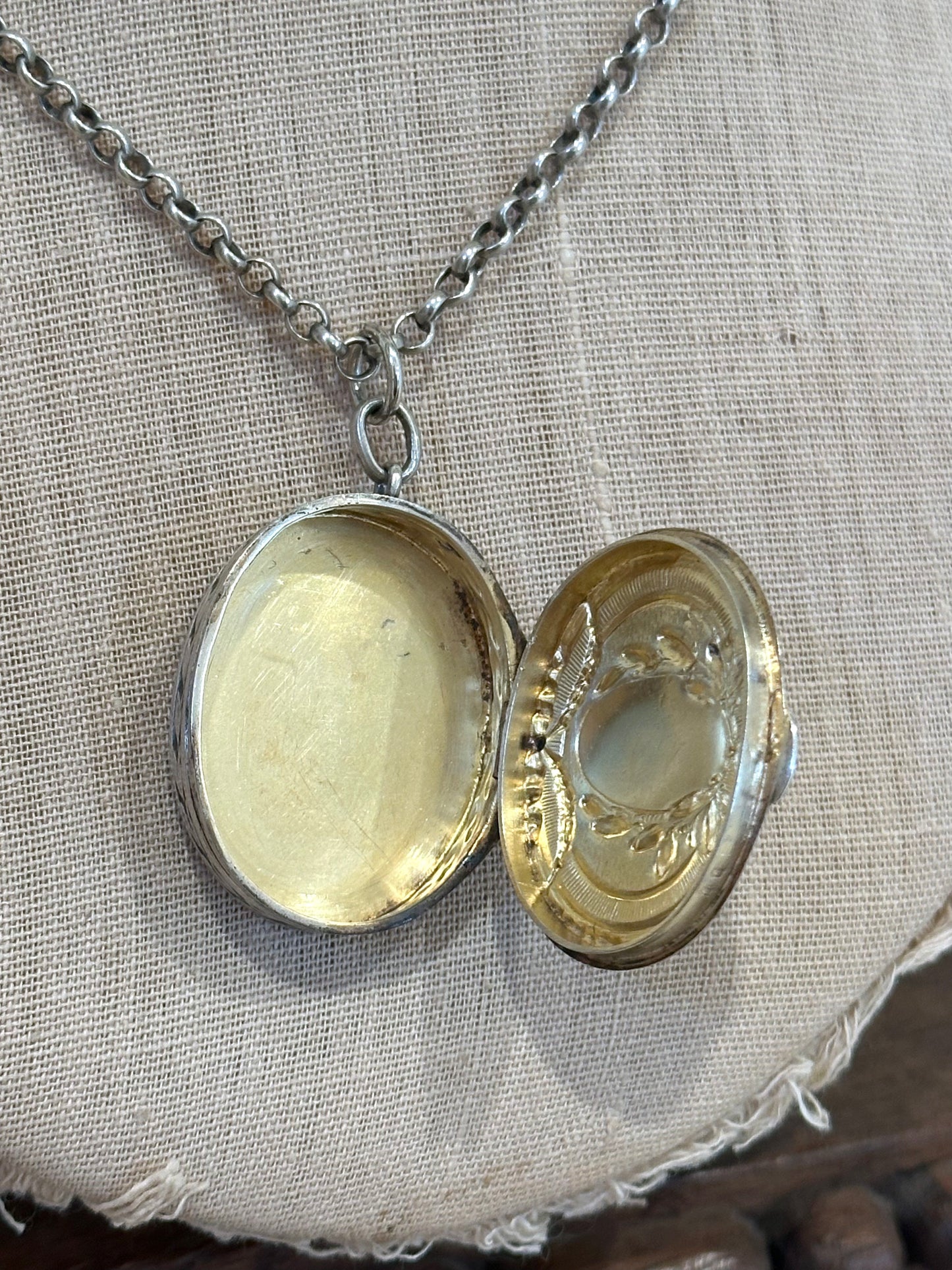 Antique French Necklace With Oval 'Poudrier' Locket