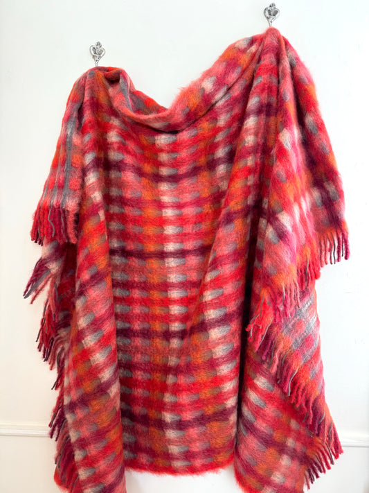 Mantas Ezcaray Red/Pink Mohair Blanket