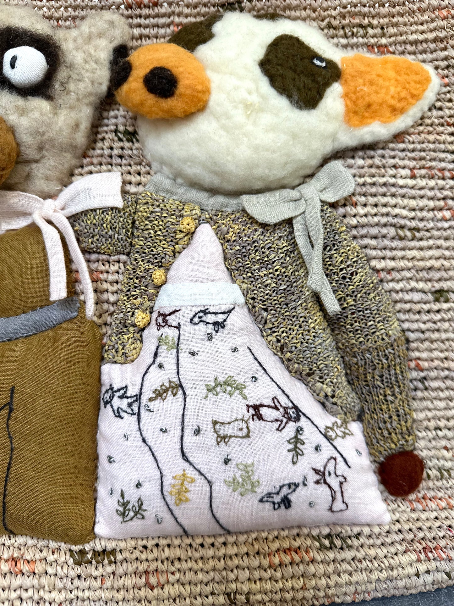 Sophie Digard Large Raffia Bag With Felt Farm Animal Duo