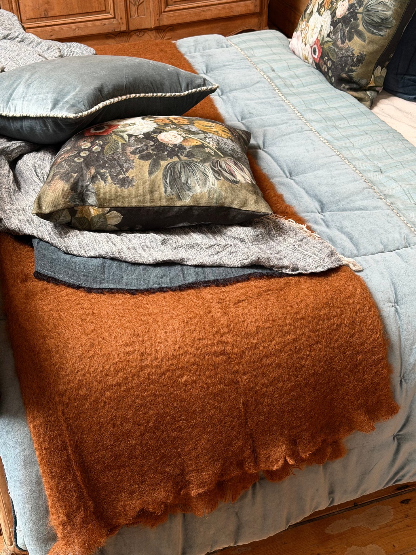 Mantas Ezcaray Warm Brown Mohair Blanket