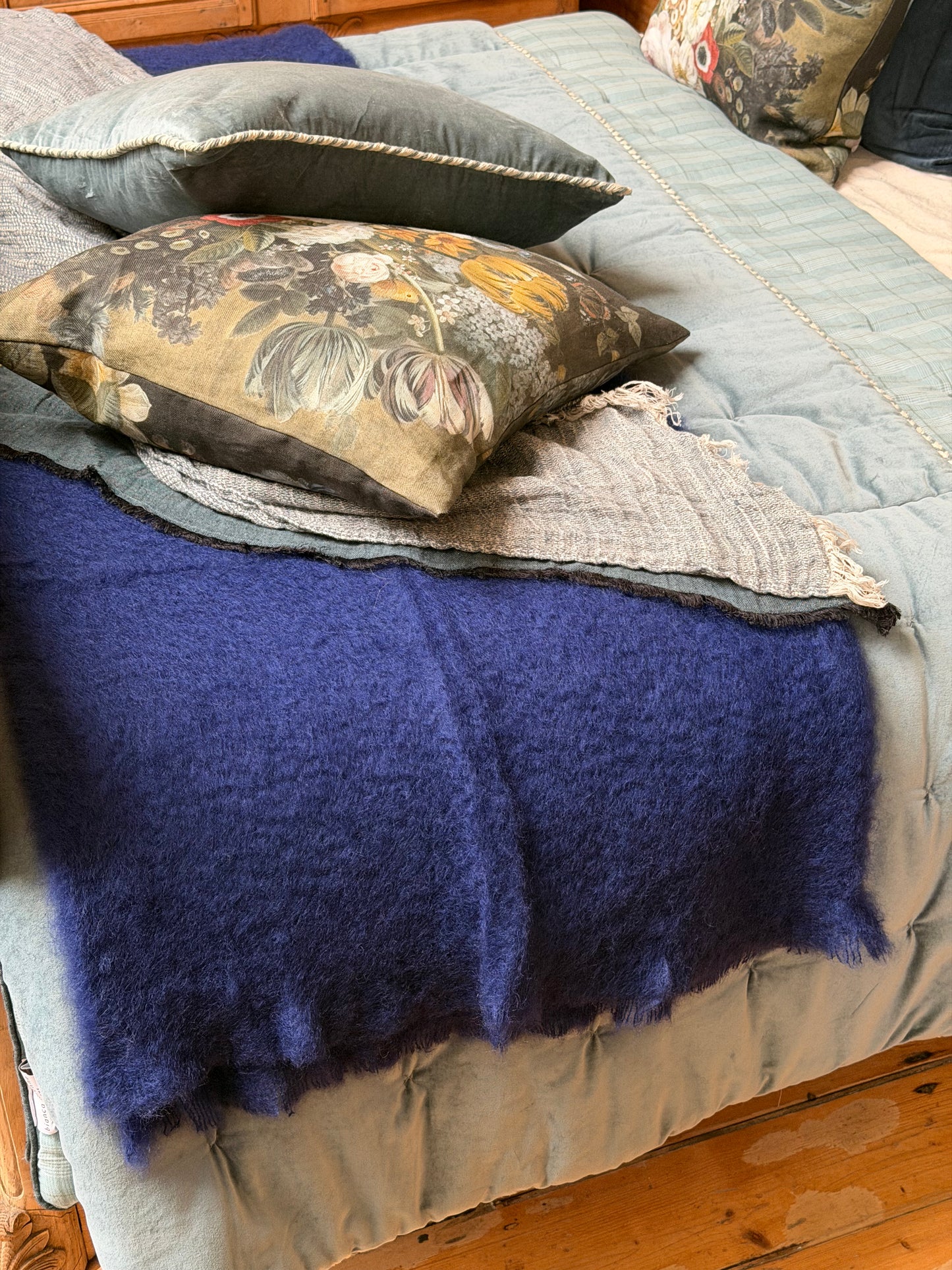 Mantas Ezcaray Navy Mohair Blanket
