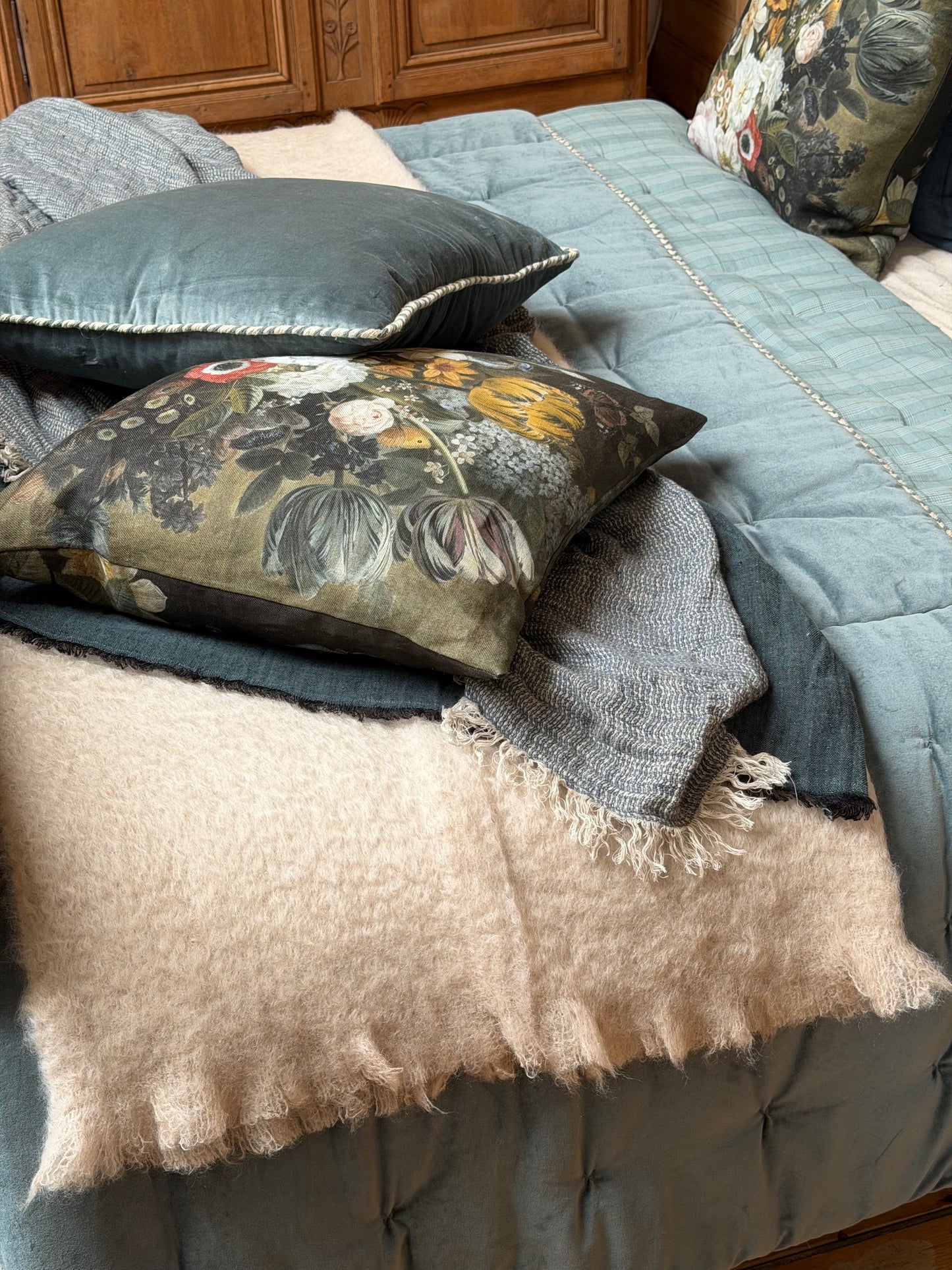 Mantas Ezcaray Almond Mohair Blanket