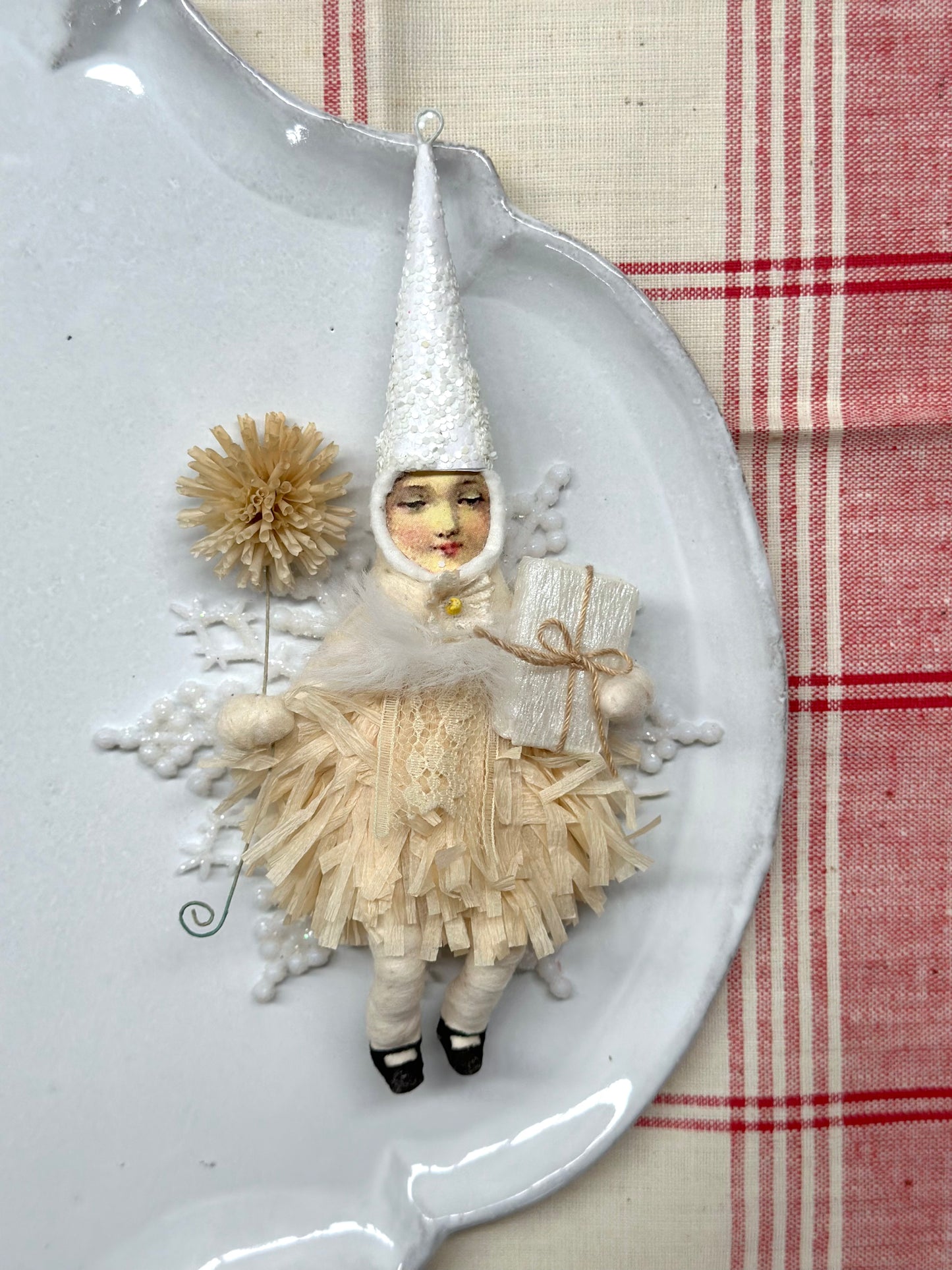 Vintage by Crystal Handspun Cotton Cream & Gold Hanging Ornaments