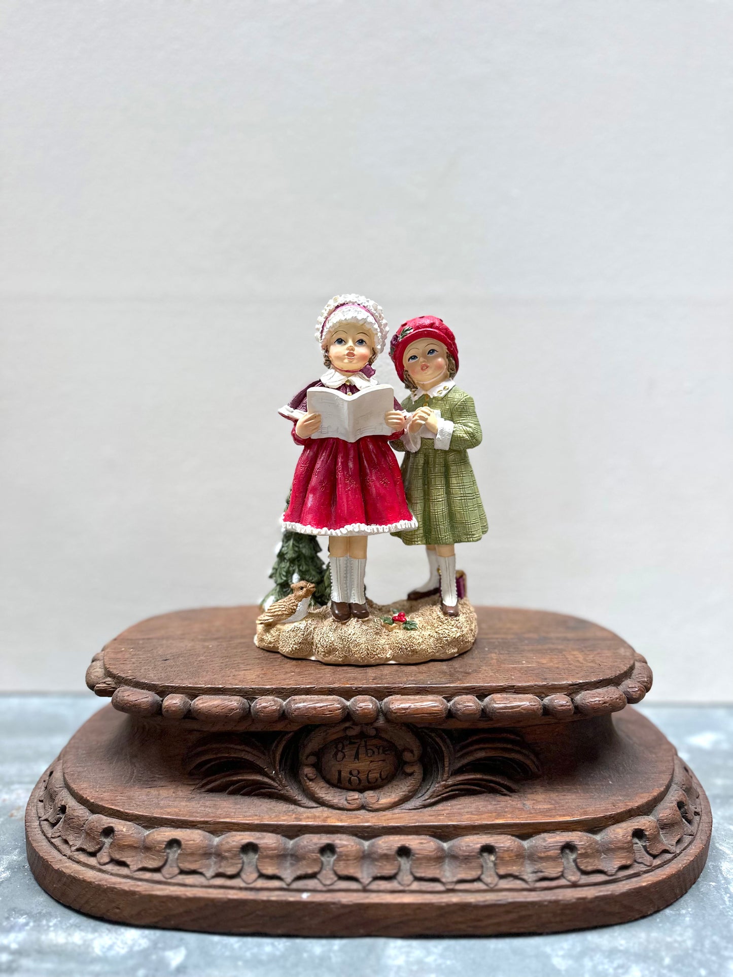 Carol Singing Girls - Standing Ornament - Woodland Christmas