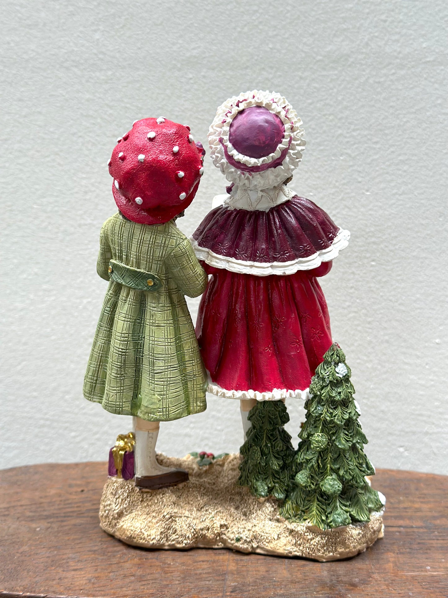Carol Singing Girls - Standing Ornament - Woodland Christmas