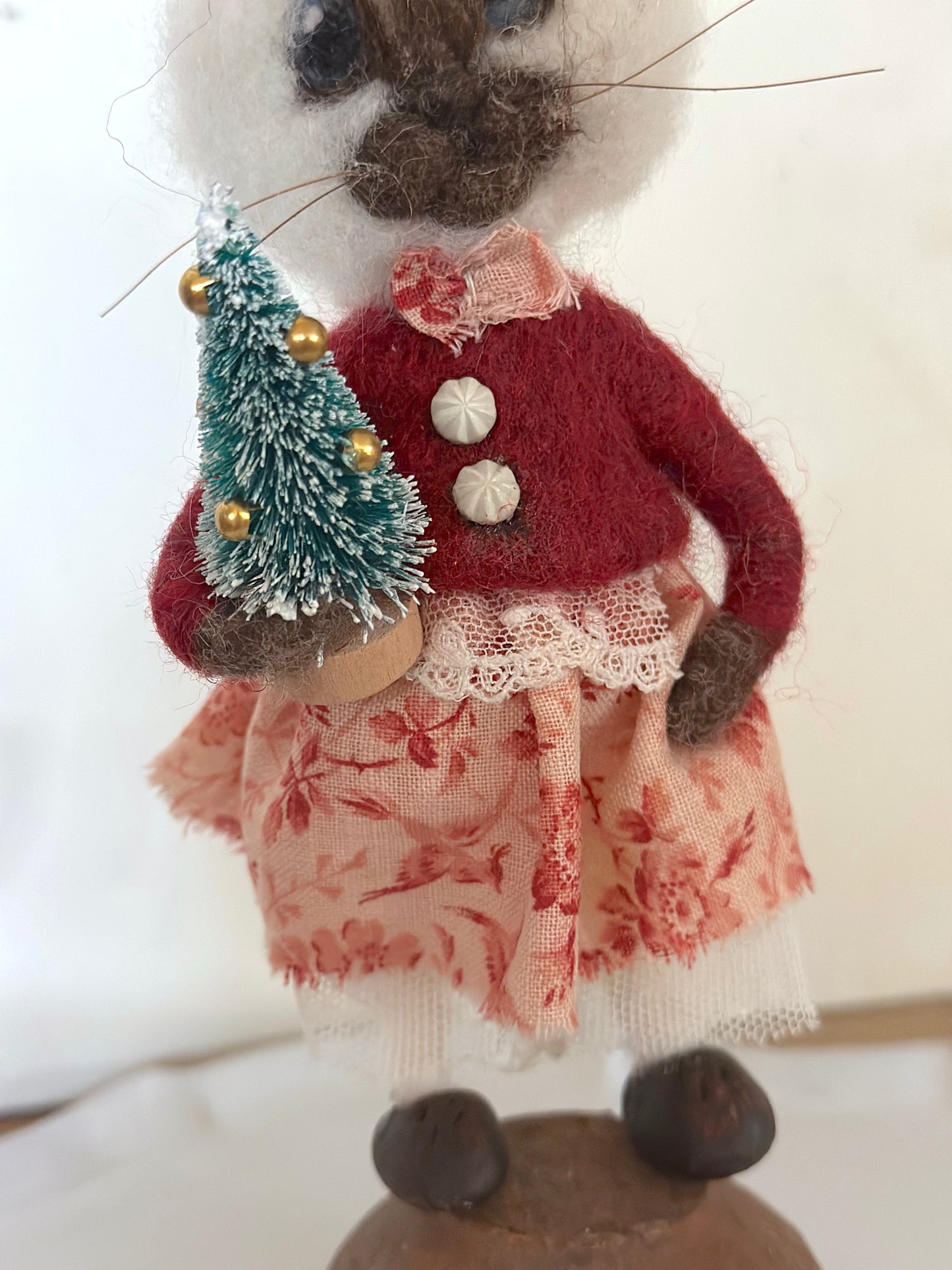Hand Felted Festive Christmas Cats With Antique French Fabrics