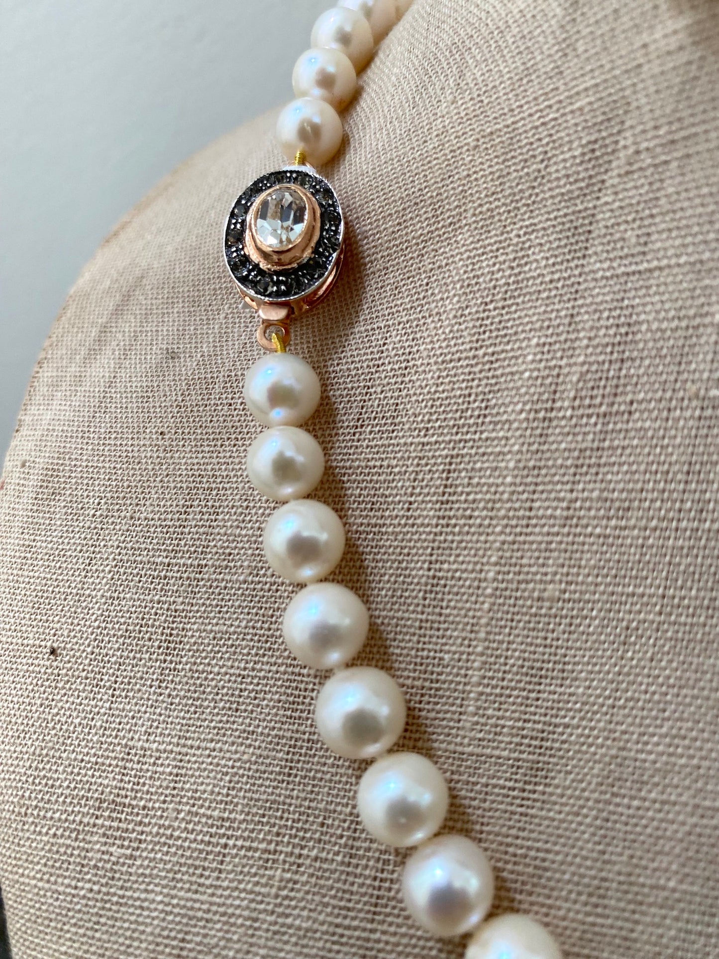 Italian Cream Small Pearl & Rose Gold Oval Clasp Necklace