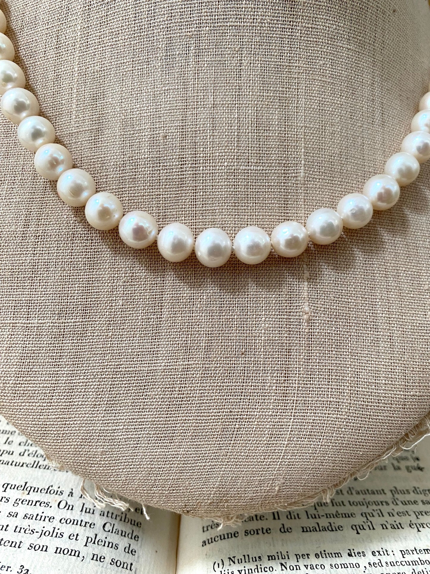 Italian Cream Small Pearl & Rose Gold Oval Clasp Necklace