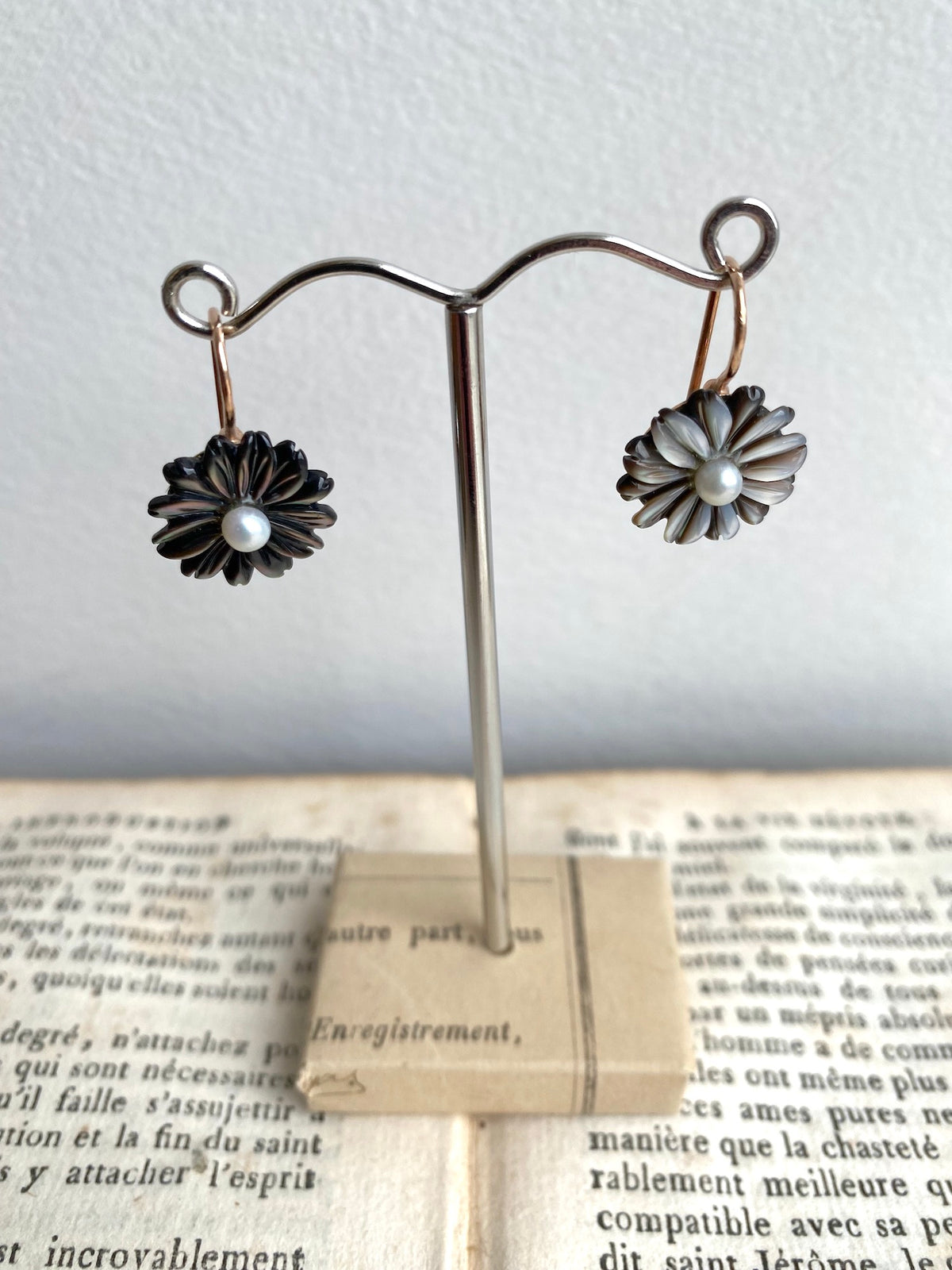 Knight and Day Vintage Rose Earrings P545EAD – Daisy Mae Boutique
