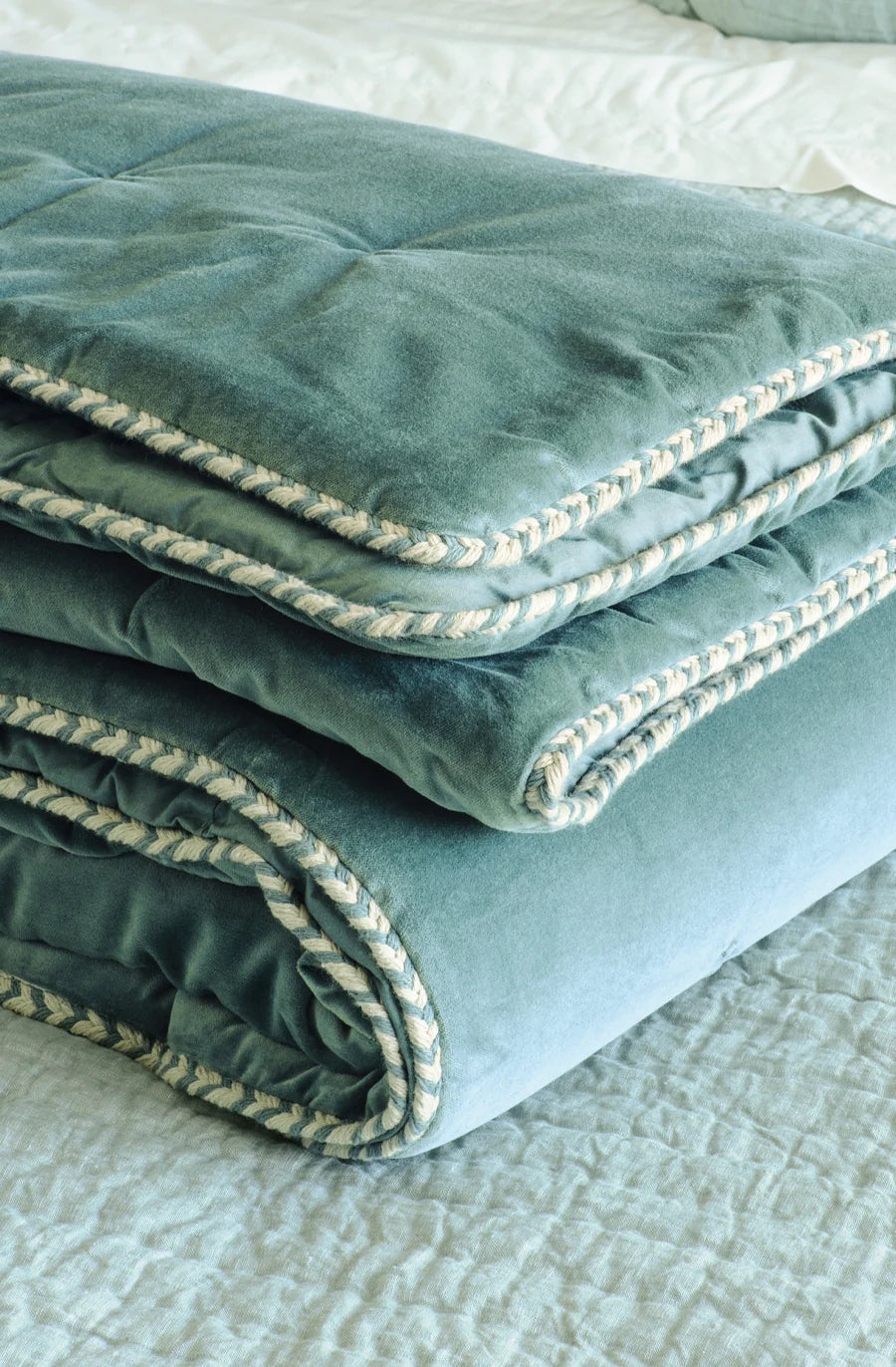Bianca Lorenne 'Treccia Tarn' Velvet Comforter