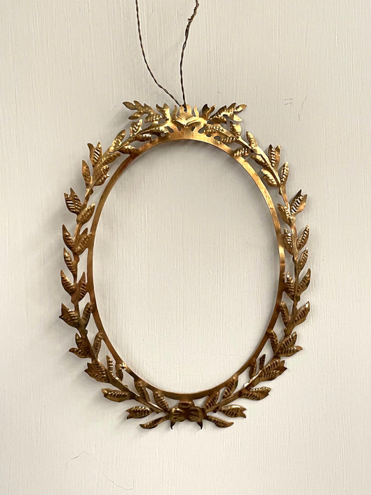 Walther & Co. Brass Oval Wreath