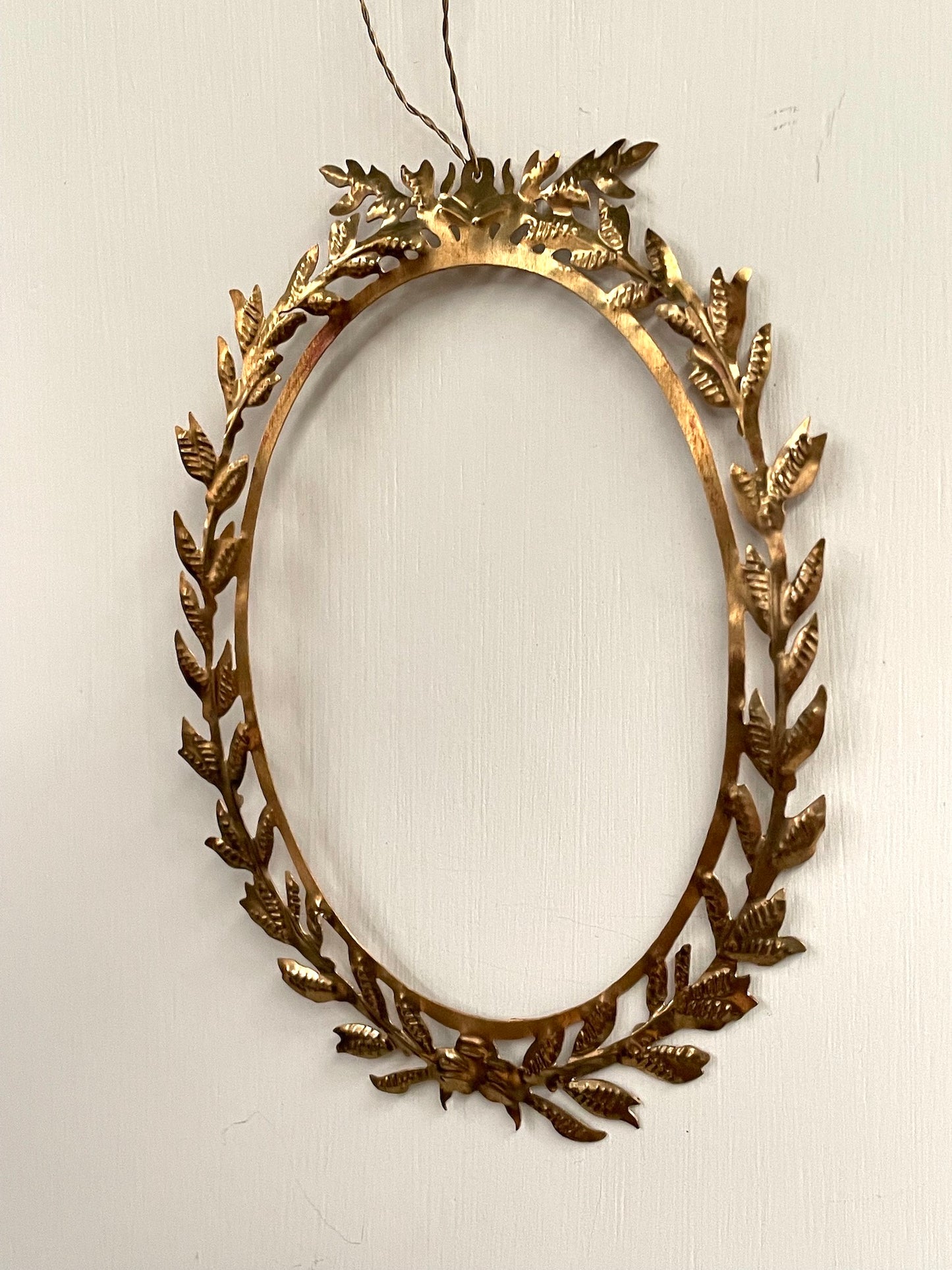 Walther & Co. Brass Oval Wreath