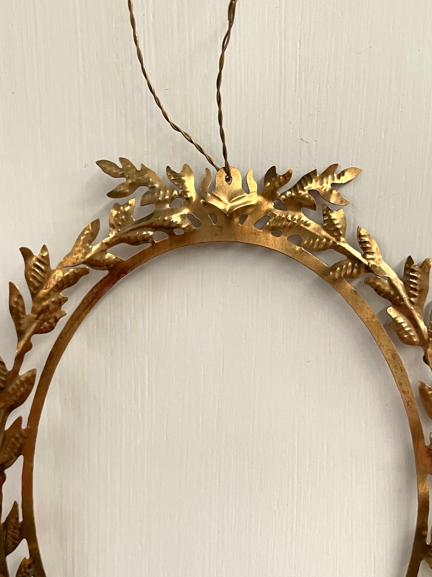 Walther & Co. Brass Oval Wreath