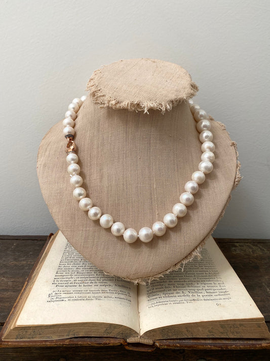 Italian Cream Pearl & Rose Gold Simple Clasp Necklace