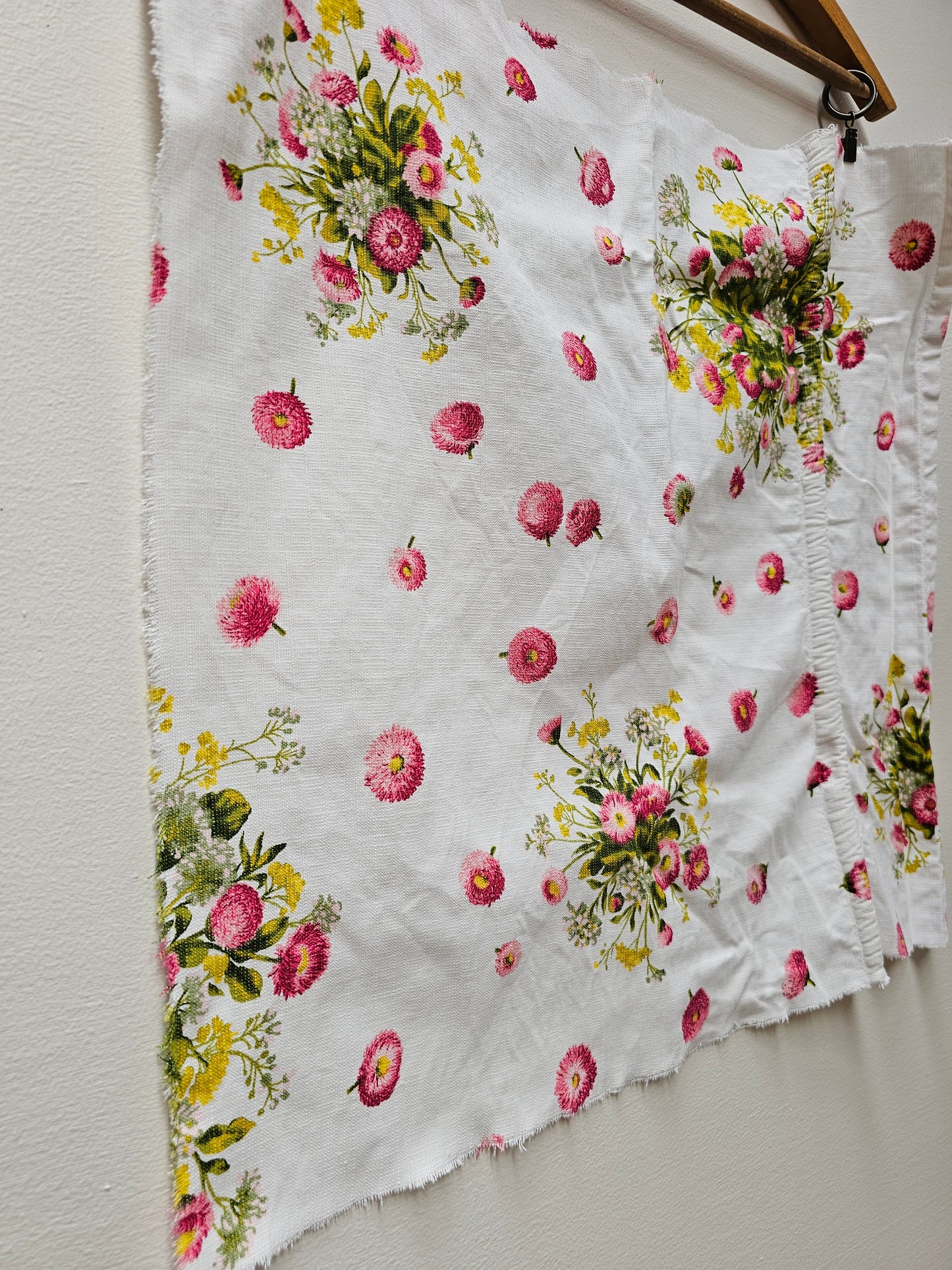 Vintage French Pink & White Daisy Fabric Cotton Piece 50x50cm