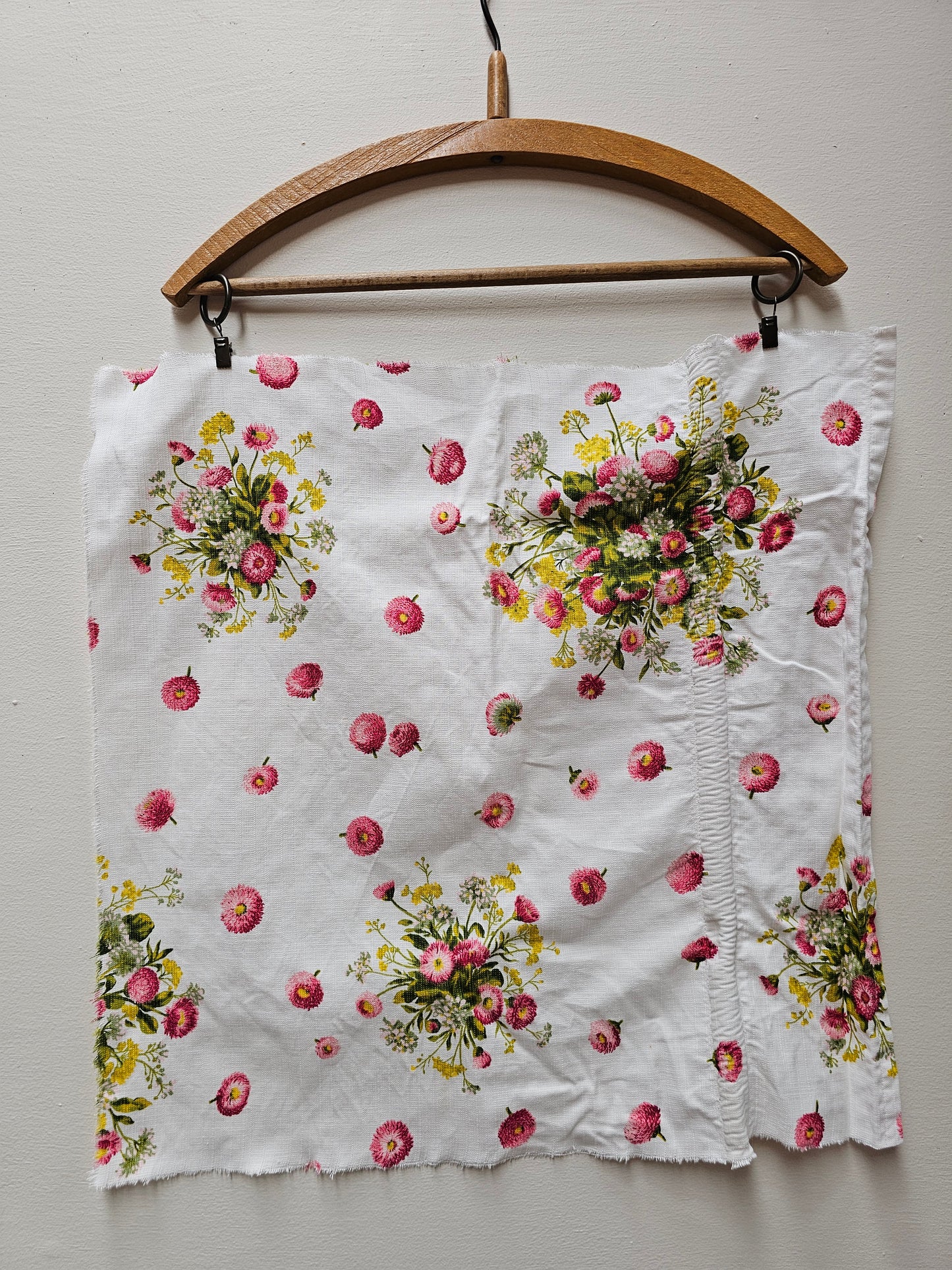 Vintage French Pink & White Daisy Fabric Cotton Piece 50x50cm