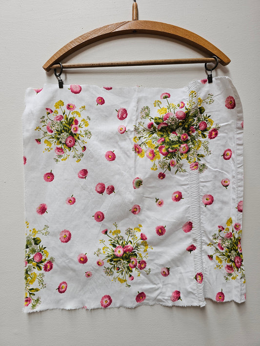 Vintage French Pink & White Daisy Fabric Cotton Piece 50x50cm