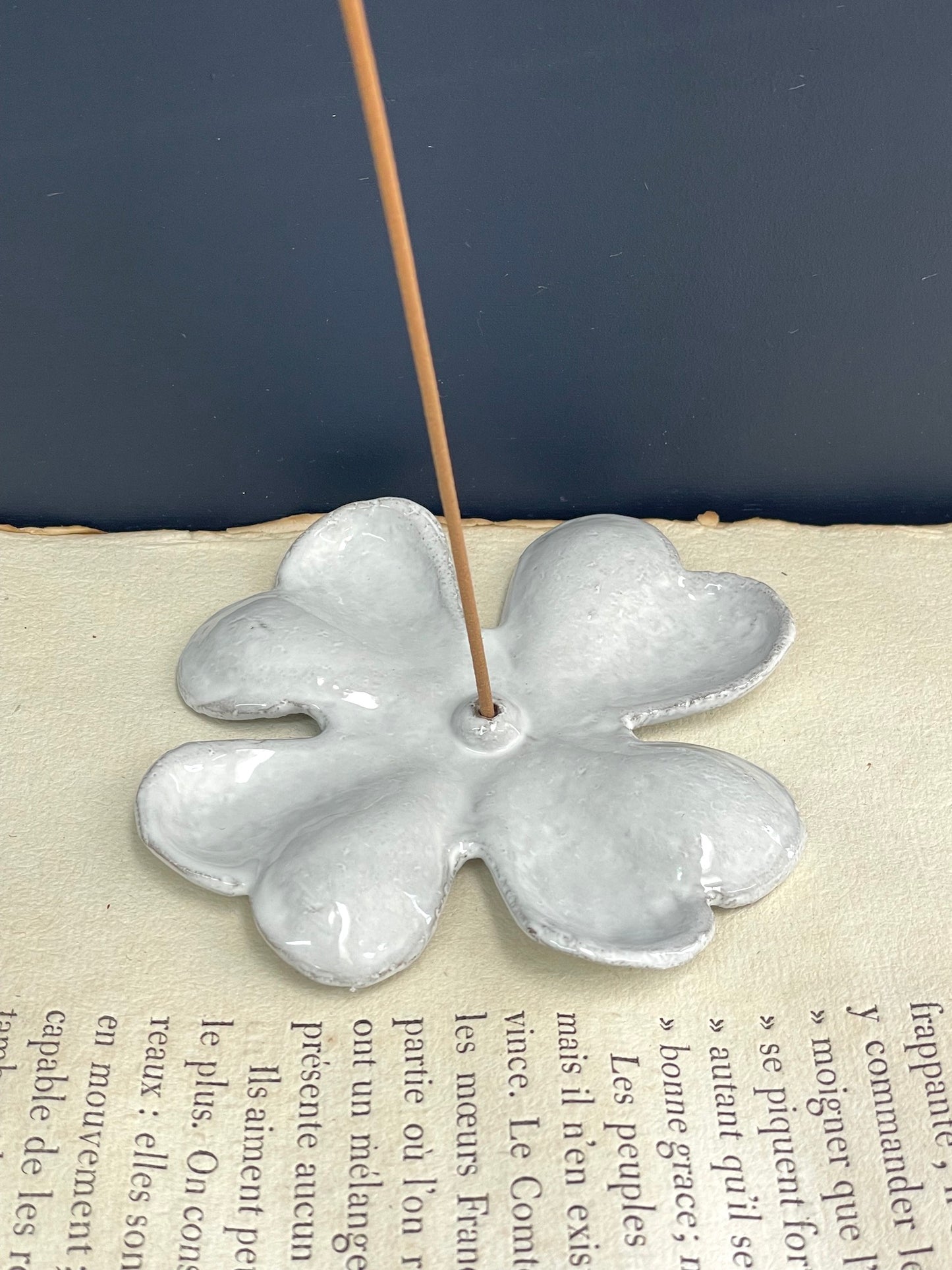 Astier de Villatte Large Chance Clover Incense Holder