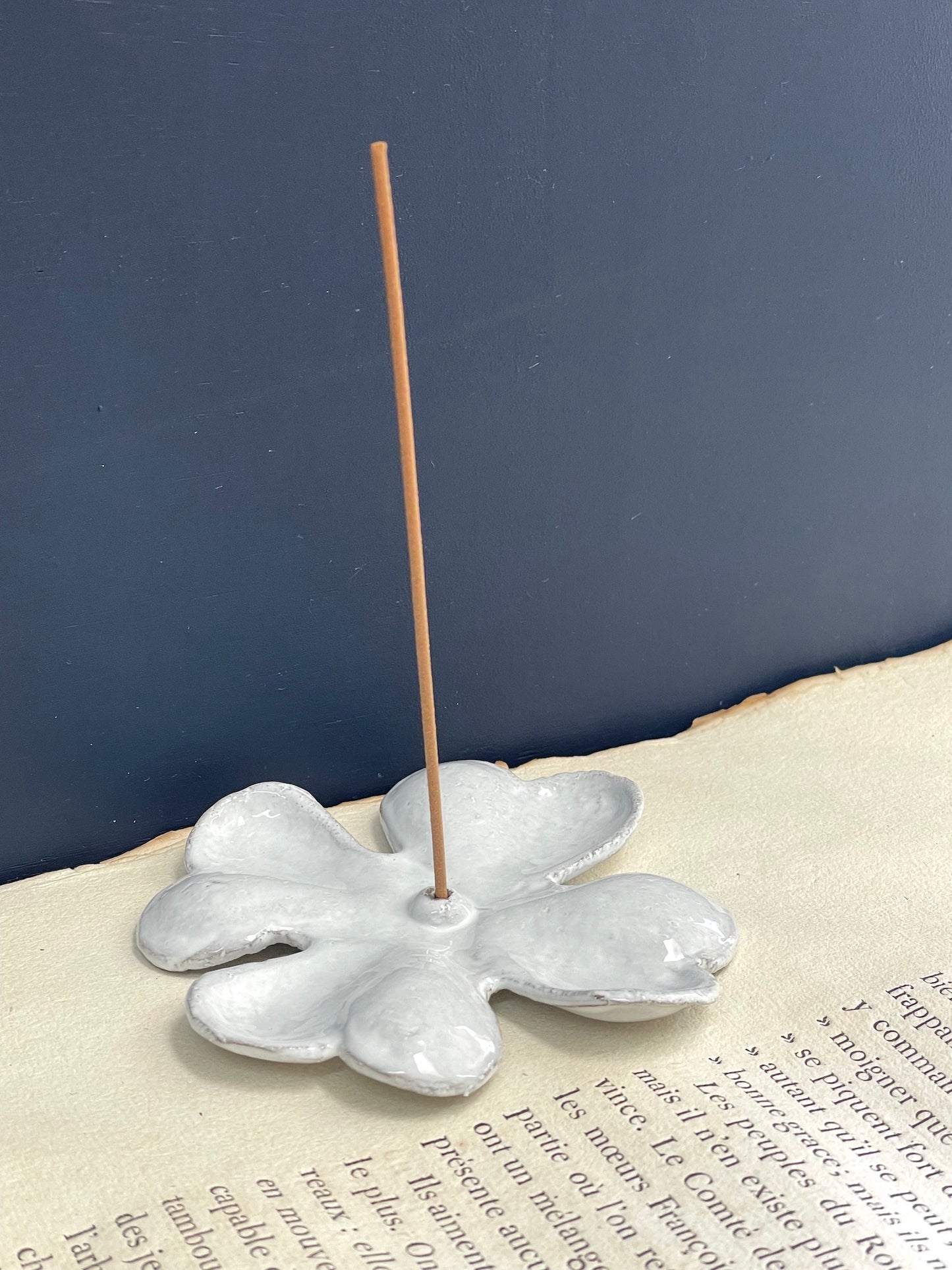 Astier de Villatte Large Chance Clover Incense Holder