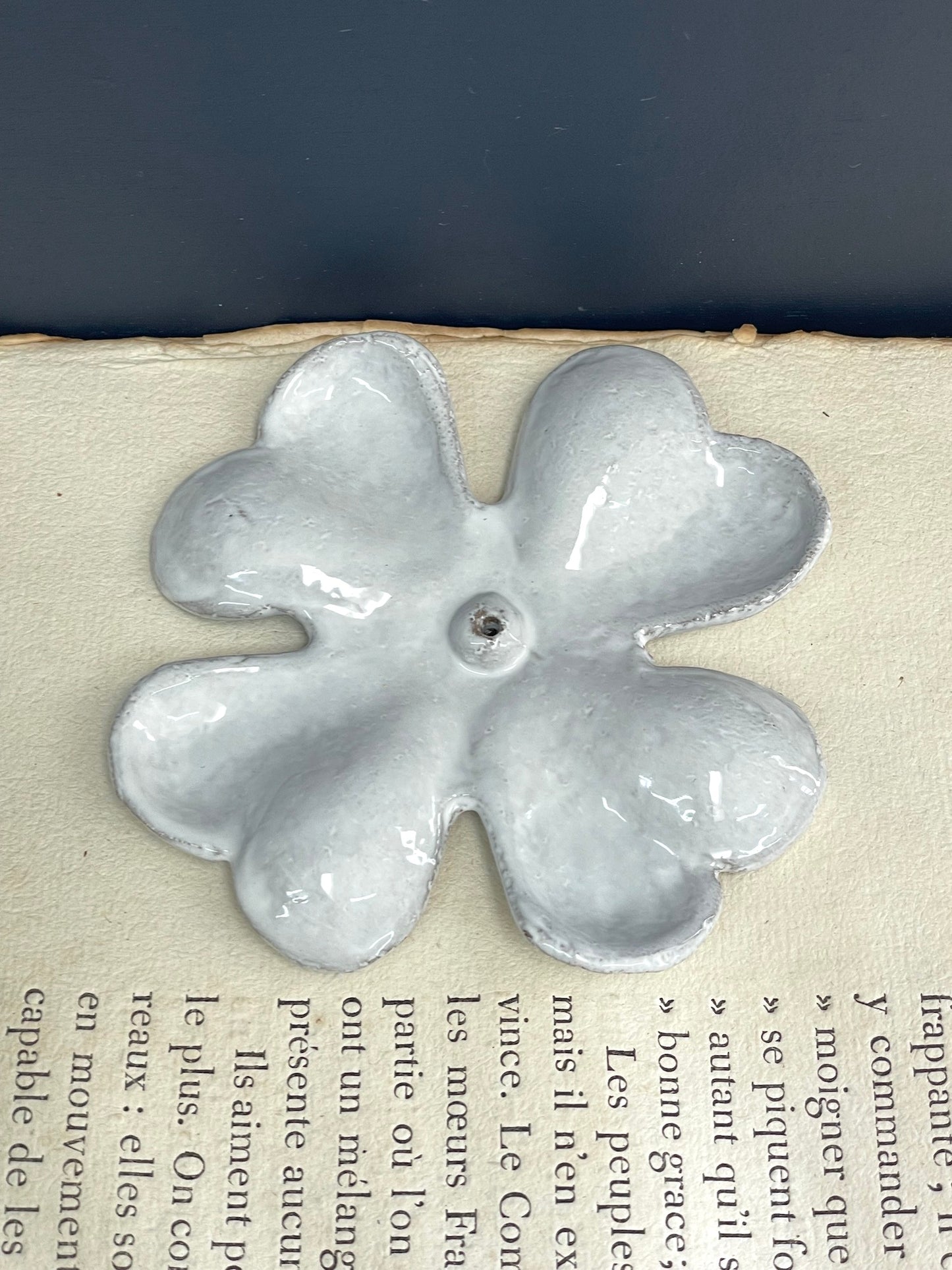 Astier de Villatte Large Chance Clover Incense Holder