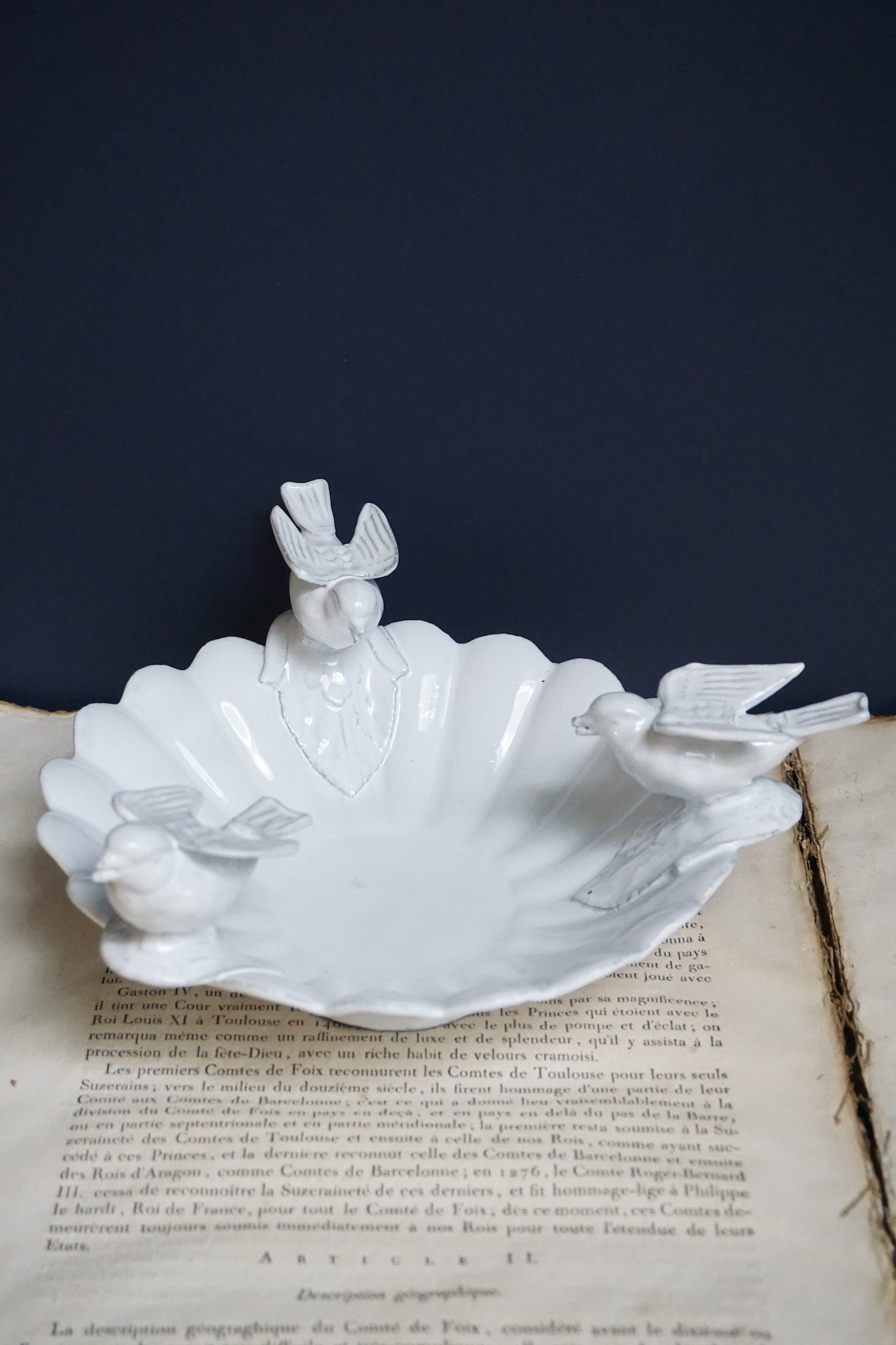 Astier de Villatte Marguerite Fruit Bowl with Three Birds
