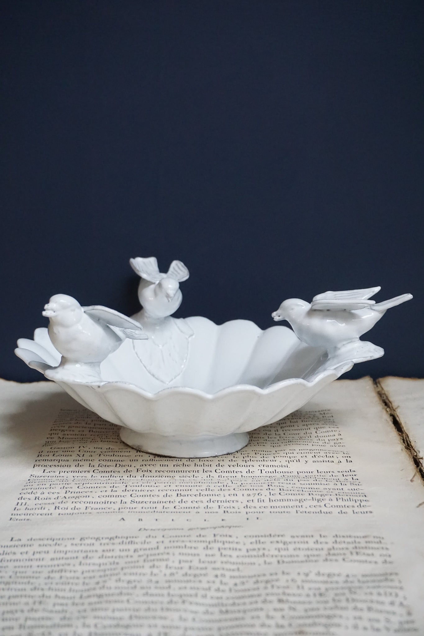 Astier de Villatte Marguerite Fruit Bowl with Three Birds