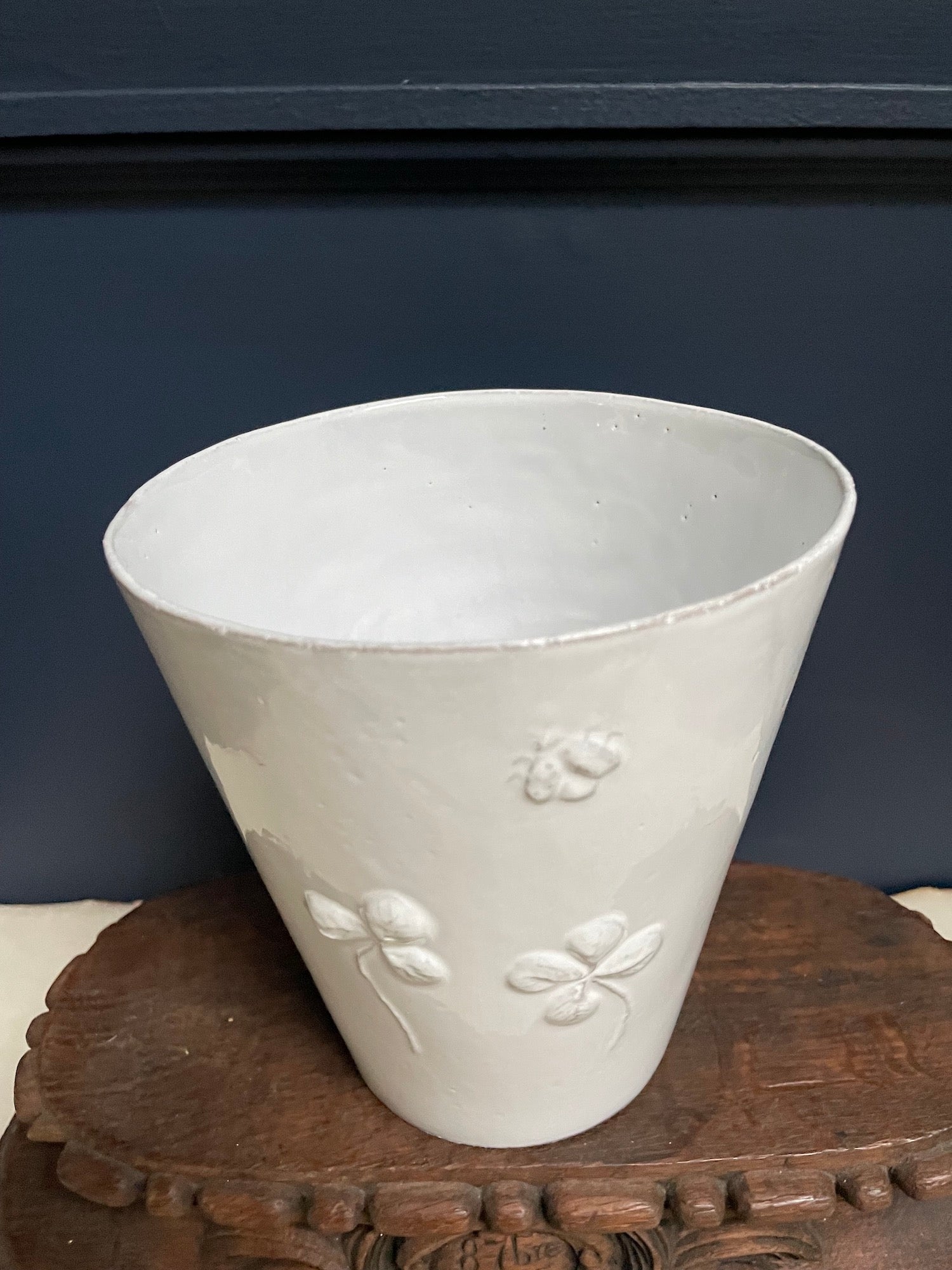 Astier de Villatte Small Fleurs Vase – Lily Pond